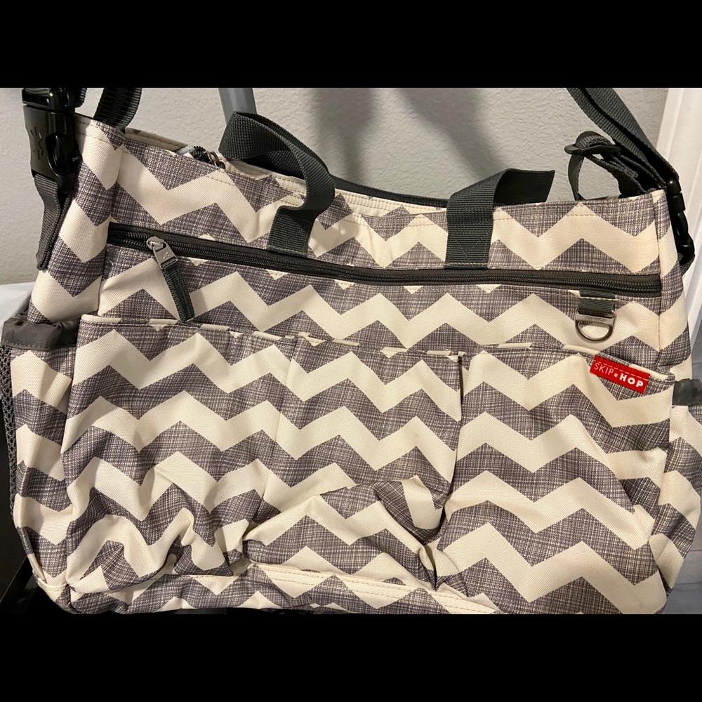 Sold!!!! Skip hop extra large messenger diaper